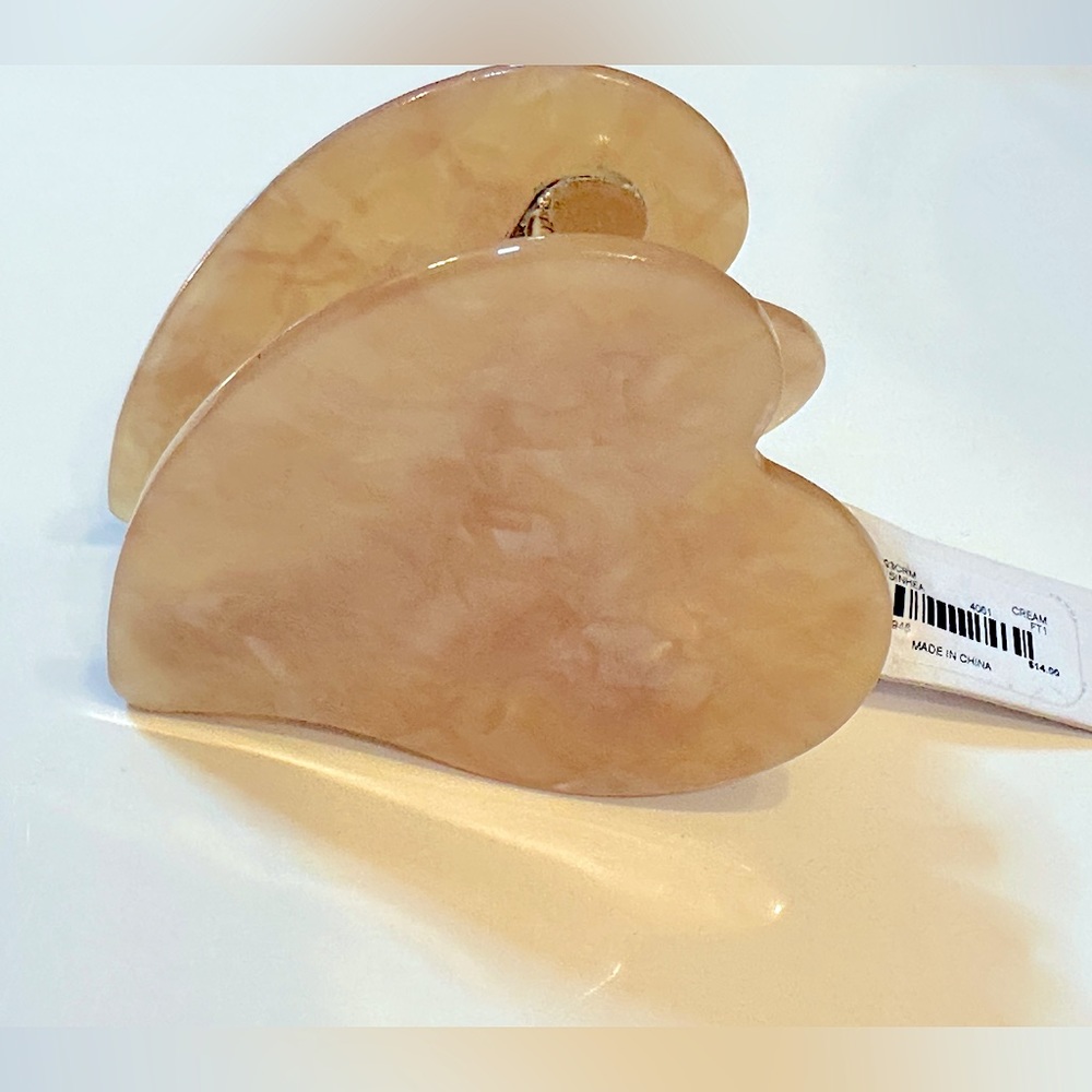 FRANCESCA’S| HEART SHAPED HAIR CLIP| BNWT’S